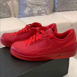 LIKE NEW AIR JORDAN 2 GYM RED. US10